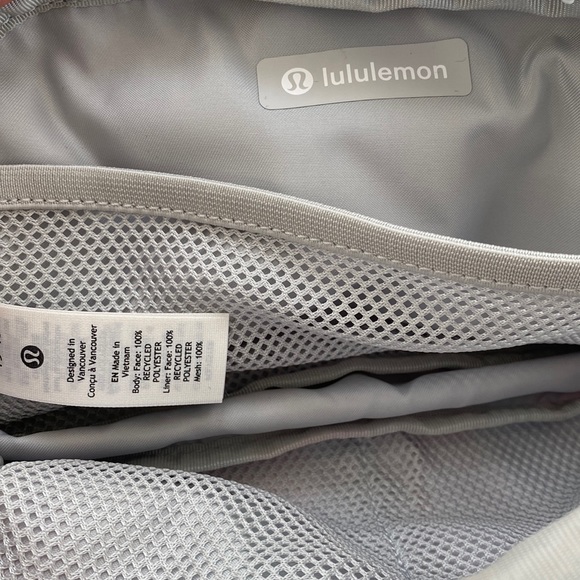❤️ Lululemon Everywhere Belt Bag in Prism Wash Print Multi/Vapor NWT - Picture 7 of 9